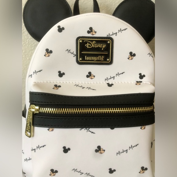 Mickey Mouse ears loungefly backpack - Picture 3 of 4